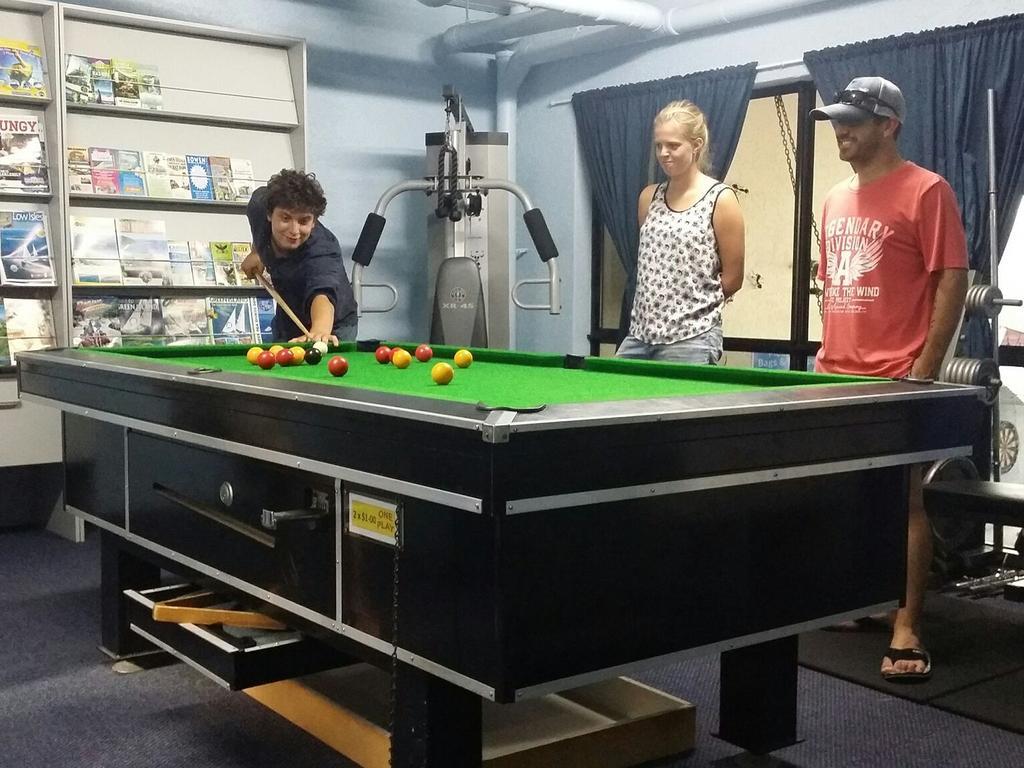 Reef Lodge Backpackers Townsville Extérieur photo