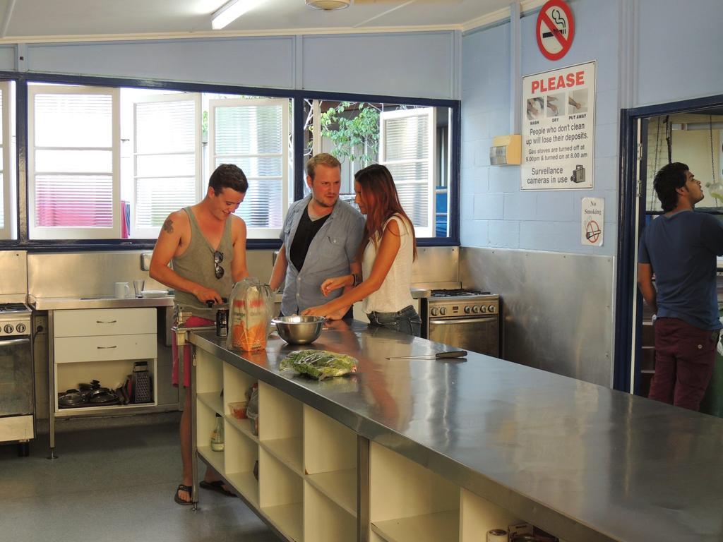 Reef Lodge Backpackers Townsville Extérieur photo