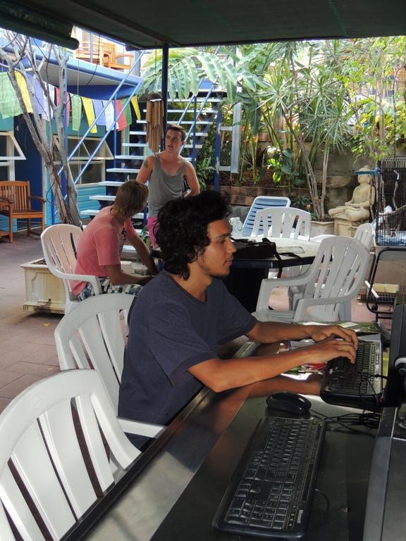 Reef Lodge Backpackers Townsville Extérieur photo