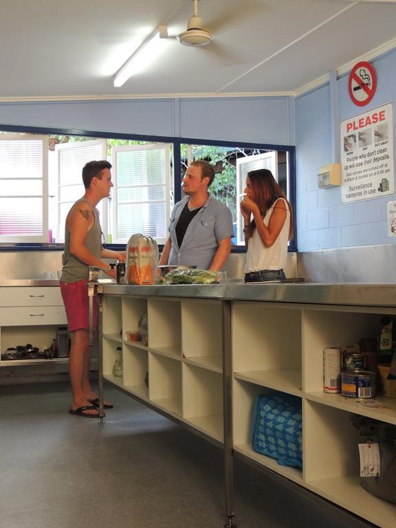 Reef Lodge Backpackers Townsville Extérieur photo